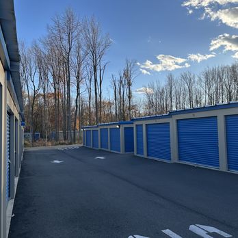 New Castle Self Storage - Clean, well-lit drive-up units with wide lanes for easy loading. Our New Castle facility is spotless and ready for your storage needs. - Self Storage Near Me - New Castle, Delaware New Castle Self Storage - Clean, well-lit drive-up units with wide lanes for easy loading. Our New Castle facility is spotless and ready for your storage needs. - Self Storage Near Me - New Castle, Delaware