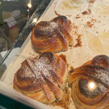 Juno the Bakery - Kardemommesurre - Bakeries Near Me - Copenhagen, 84 Juno the Bakery - Kardemommesurre - Bakeries Near Me - Copenhagen, 84