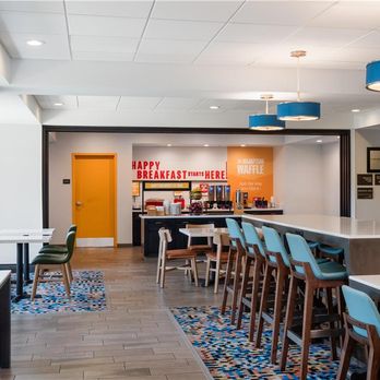 Hampton Inn Turlock - Breakfast Area - Hotels Near Me - Turlock, California