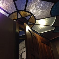 Café de la Fontaine - Les fameux vitraux des toilettes !