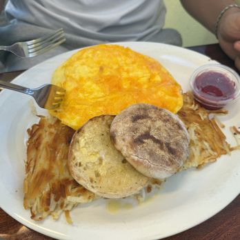 Patty's Eggnest - Cheese omelette - Breakfast & Brunch Near Me - Mukilteo, Washington Patty's Eggnest - Cheese omelette - Breakfast & Brunch Near Me - Mukilteo, Washington