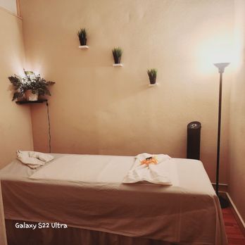 Glow Day Spa - Nice and clean room - Beauty & Spas Near Me - Huntington Beach, California Glow Day Spa - Nice and clean room - Beauty & Spas Near Me - Huntington Beach, California