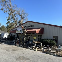 Southeastern Trade & Auction - Outside