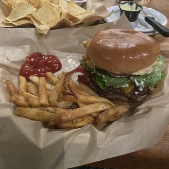 Cheddar's Scratch Kitchen - Burger and fries - American Near Me - Cordova, Tennessee
