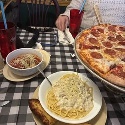 Piesano's Pacchia - Spaghetti and meatballs in the side