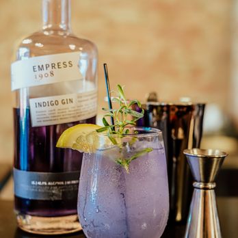 Embars - Empreses Lemon Lavender Gin Spritzer - Lounges Near Me - Madelia, Minnesota