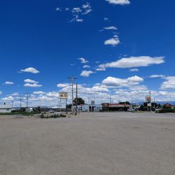 Ute Coffee Shop - Parking lot