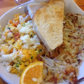 Donner Lake Kitchen - Spinach and tomato omelette with shredded cheese and hash browns - Breakfast & Brunch Near Me - Truckee, California