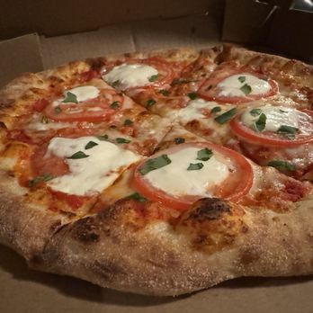 Tic Tac Toe Pizza - Margherita Pizza - 8/10 - Pizza Near Me - Los Angeles, California