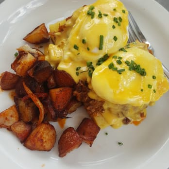 Blue Collar - Pulled pork eggs Benedict - Comfort Food Near Me - Miami, Florida Blue Collar - Pulled pork eggs Benedict - Comfort Food Near Me - Miami, Florida