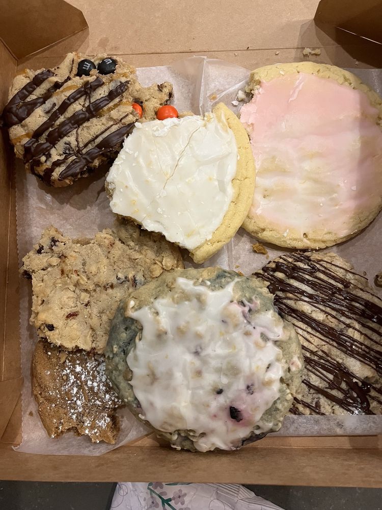 Marys Mountain Cookies Logo