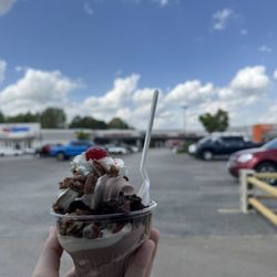 Tiny House Treats - Swirl sundae with brownies and pecans