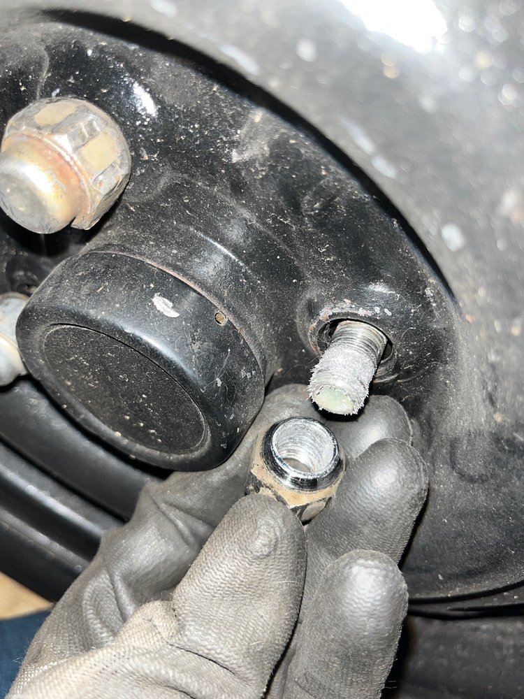 LES SCHWAB TIRE CENTER Updated August 2024 13 Photos & 111 Reviews