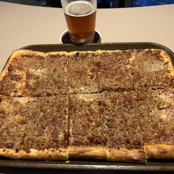 La Casa Pizzaria - Love it or don't.  It's a must when in Omaha - Pizza Near Me - Omaha, Nebraska