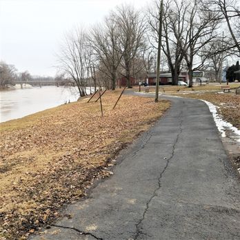 Clifford Townsend Park - riverwalk next to the park - Parks Near Me - Marion, Indiana