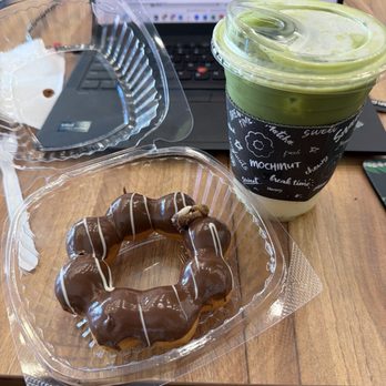 Kona - Nutella mochi donut and mango matcha - Coffee & Tea Near Me - Honolulu, Hawaii