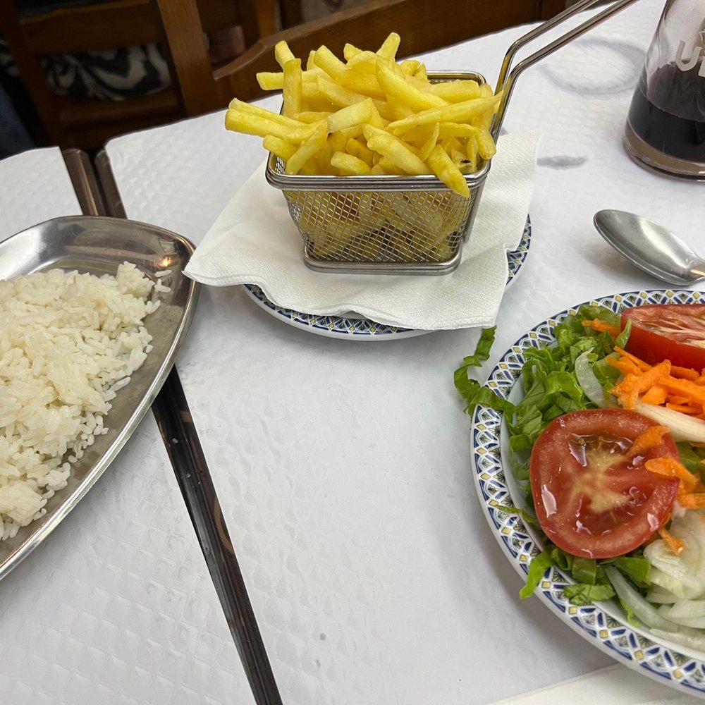 Salad, white rice, fries
