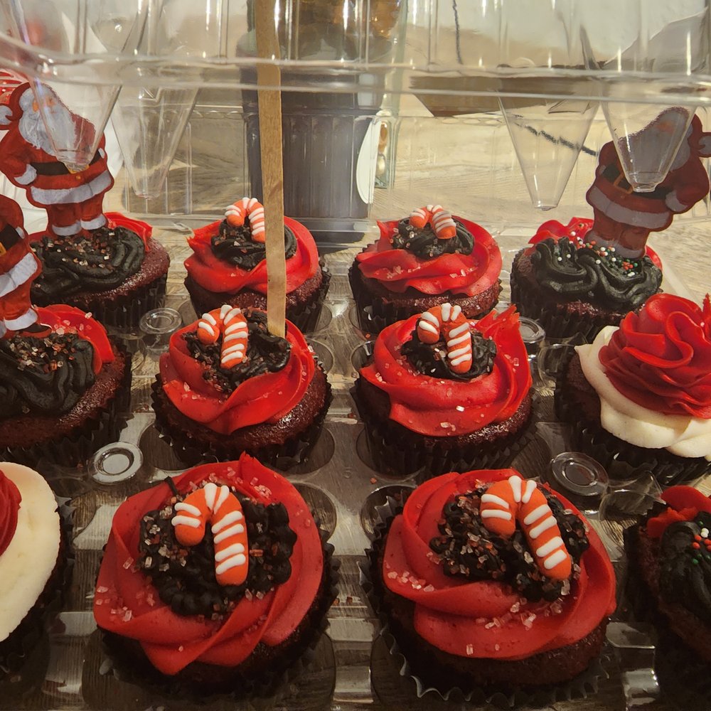 Divine Gourmet Cupcakes - Chocolate and red velvet - Cupcakes Near Me