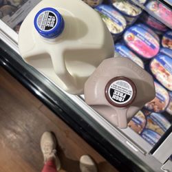 Braum's Ice Cream & Dairy - rBGH FREE Whole Milk & Chocolate Milk   yum!