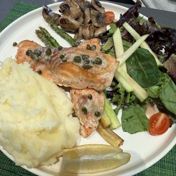 Lusso Le Caffe - Grilled salmon - Cafes Near Me - New York, New York