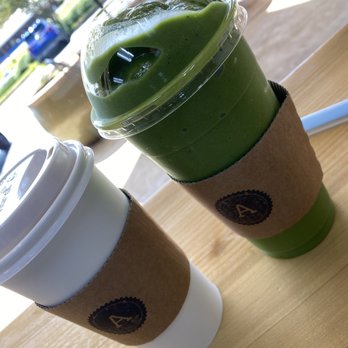 Antoinette's Cafe - Café au lait + "Green Thumb" Smoothie - Coffee & Tea Near Me - Buford, Georgia