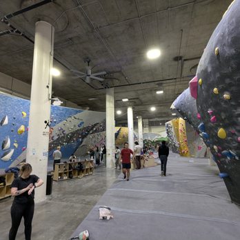 Dogpatch Boulders - Gyms Near Me - San Francisco, California