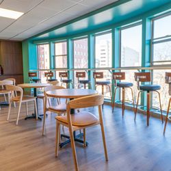 Madison Inn By Ruby Hospitality - Dining area and lobby