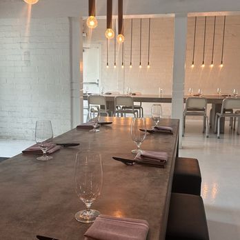 Workshop Kitchen & Bar - Community table - New American Near Me - Palm Springs, California Workshop Kitchen & Bar - Community table - New American Near Me - Palm Springs, California