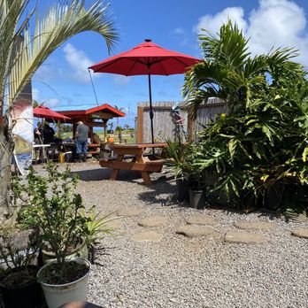 Pe'ahi Farm Stand And Cafe - Seating area - Coffee & Tea Near Me - Haiku, Hawaii