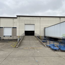 You enter the warehouse from the back (there are signs that say BidFTA handing on those handrails) You enter the warehouse from the back (there are signs that say BidFTA handing on those handrails)