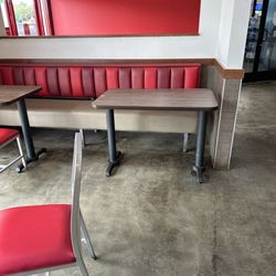 Arby's - Seating