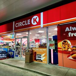 Circle K - Storefront at night