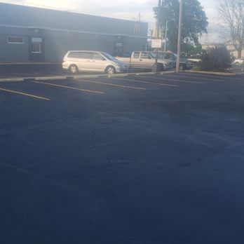 Tri-County Seal Coating - a parking lot - General Contractors Near Me - Centralia, Illinois Tri-County Seal Coating - a parking lot - General Contractors Near Me - Centralia, Illinois