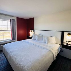 Ramada by Wyndham Sparta/At Speedway - Guest room