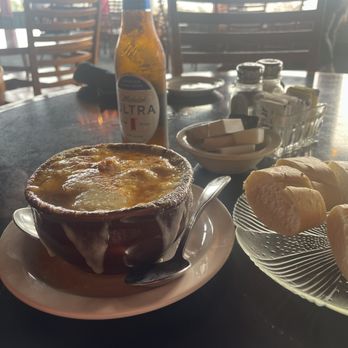 Water's Edge Restaurant - French onion soup hit the spot on a warm summer day. Perfect on a cold winter's eve. - American Near Me - Two Rivers, Wisconsin