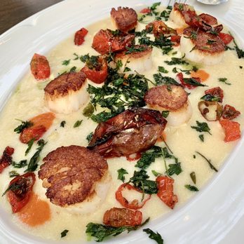 Mama - Roasted Day Boat scallops with creamed corn, roasted tomatoes and sweet peppers - Italian Near Me - Oakland, California Mama - Roasted Day Boat scallops with creamed corn, roasted tomatoes and sweet peppers - Italian Near Me - Oakland, California