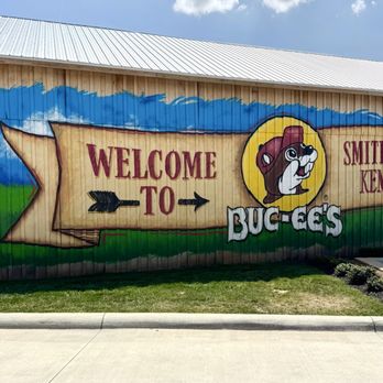 Buc-ee’s - Mural near the gas pumps - Gas Stations Near Me - Smiths Grove, Kentucky