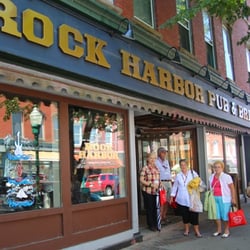 Maine Foodie Tours - Tour guests outside of Rock Harbor Brewing