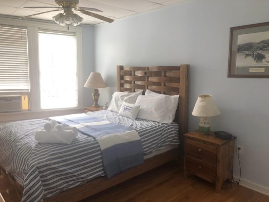 Village Tavern Restaurant & Inn by null