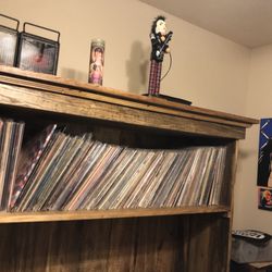 Republic Creations - Vinyl records shelf