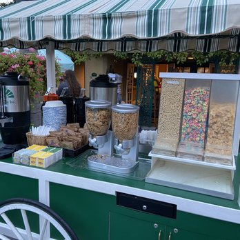 Candy Cane Inn - Located in the outside pool area: cereals (fruit loops, cheerios, frosted flakes, raisin bran, granola), hot water for teas. - Hotels Near Me - Anaheim, California