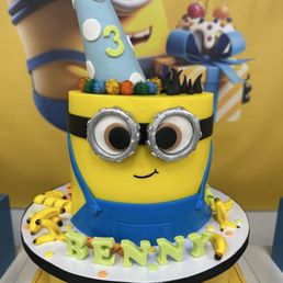 Minion Cake