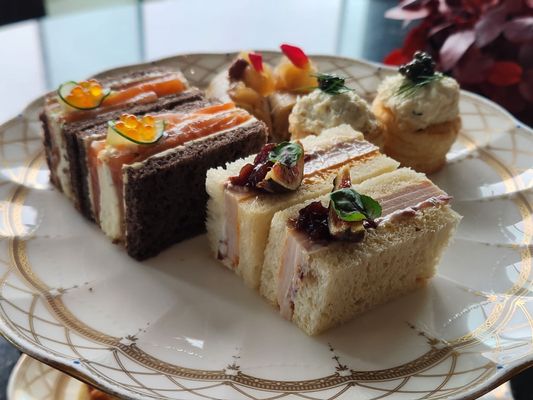 TIFFIN by null