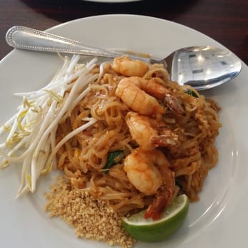 Thai Chefs - Shrimp pad Thai lunch portion - Thai Near Me - Houston, Texas Thai Chefs - Shrimp pad Thai lunch portion - Thai Near Me - Houston, Texas