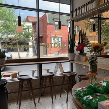 Niata - a view of the outside of a restaurant - Greek Near Me - Montreal, Quebec