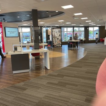 Verizon - Empty store - Mobile Phones Near Me - Tuscaloosa, Alabama