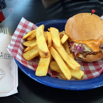 Glenmore Hotel - Pulled Pork Roll - Hotels Near Me - The Rocks, NSW