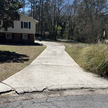 MMM Pressure - Driveway after surface cleaning - Pressure Washers Near Me