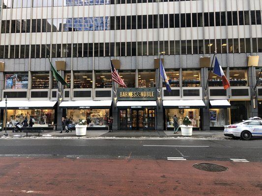 Barnes & Noble by null