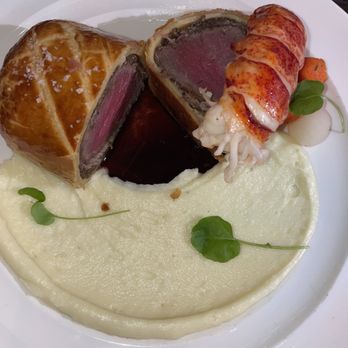 Gordon Ramsay Hell's Kitchen - Beef Wellington with Lobster whipped potatoes & veggies - New American Near Me - Miami, Florida Gordon Ramsay Hell's Kitchen - Beef Wellington with Lobster whipped potatoes & veggies - New American Near Me - Miami, Florida